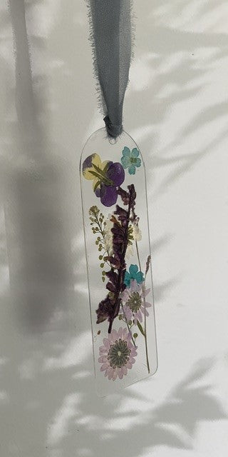 Bookmarks embellished with delicate dried flowers.